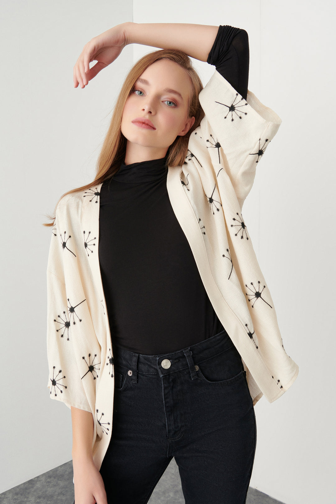 All Over Contrast Motif Embroidered Short Kimono (Free Size)